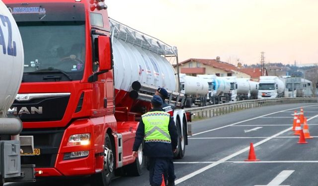 Trakya’dan İstanbul’a geçişler yasaklandı: Giden araçlar geri çevriliyor