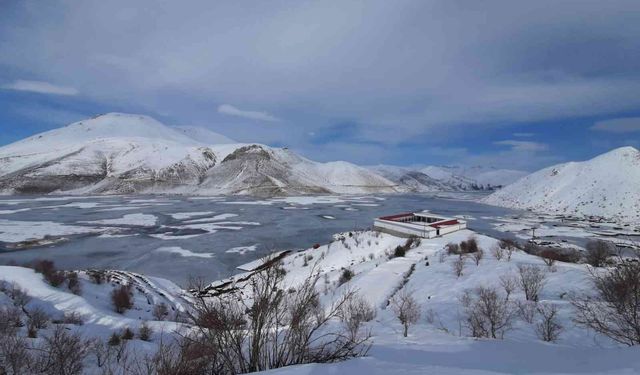 Yüzen adalar kar ile ayrı güzel