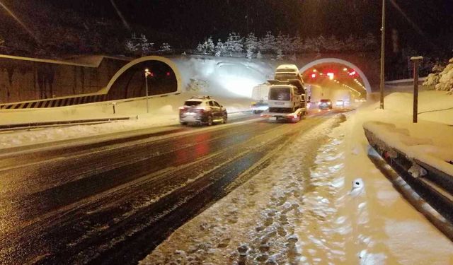 Zincirleme kazada kapanan Bolu Dağı Tüneli 5 buçuk saat sonra açıldı