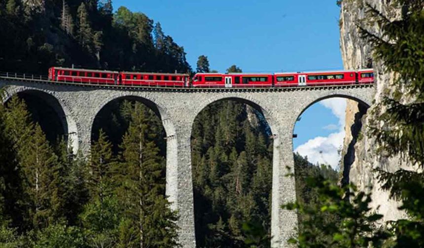 İsviçre'deki Rhaetian Demiryolu 2008'den bu yana dünya mirası listesinde