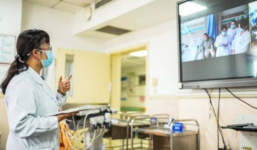 Çin'de 4.000 kilometre uzaktaki hastaya 5G robotik göz ameliyatı yapıldı