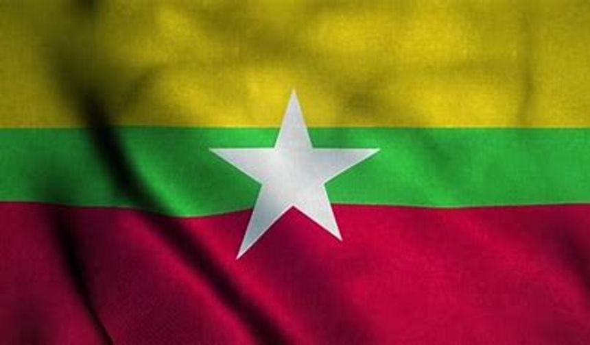 Myanmar'da telekom dolandırıcılığına karışan 952 Çin vatandaşı Çin'e iade edildi