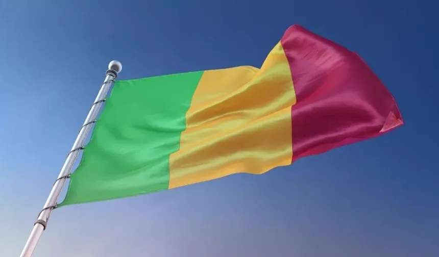 Mali'de yolcu otobüsü köprüden düştü: 31 ölü