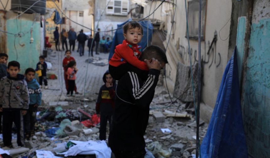 İsrail, Refah kentindeki sivilleri yakında tahliye etmeye başlayacak