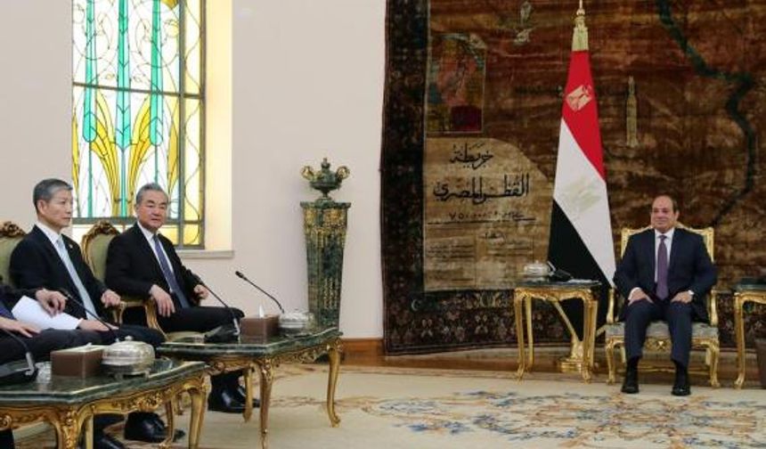 Mısır Cumhurbaşkanı ve Çin Dışişleri Bakanı, ikili ilişkiler ve Gazze çatışmasını görüştü
