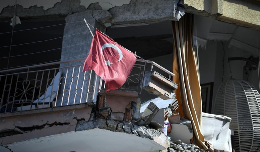 Depremde ailesini kaybeden doktor yaşadıklarını anlattı: "Kıyamet gibiydi"