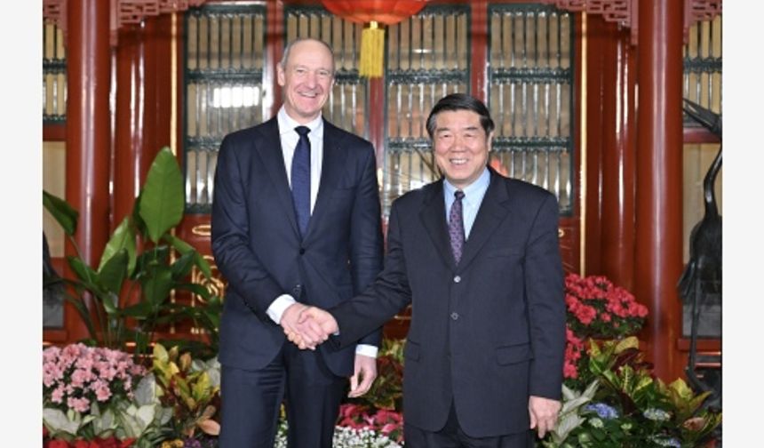 Çin Başbakan Yardımcısı He, Siemens CEO'su Busch ile görüştü