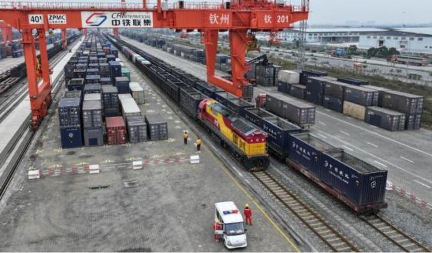 Çin'in demiryolu-denizyolu intermodal trenleri bu yıl içinde 2.000 sefer yaptı