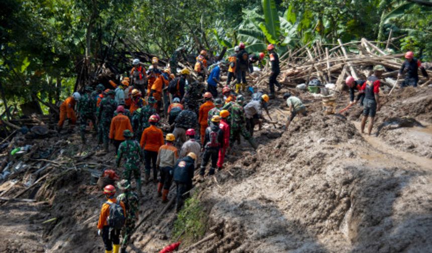 Endonezya'da heyelan: 5 kişi öldü, 5 kişi kayıp