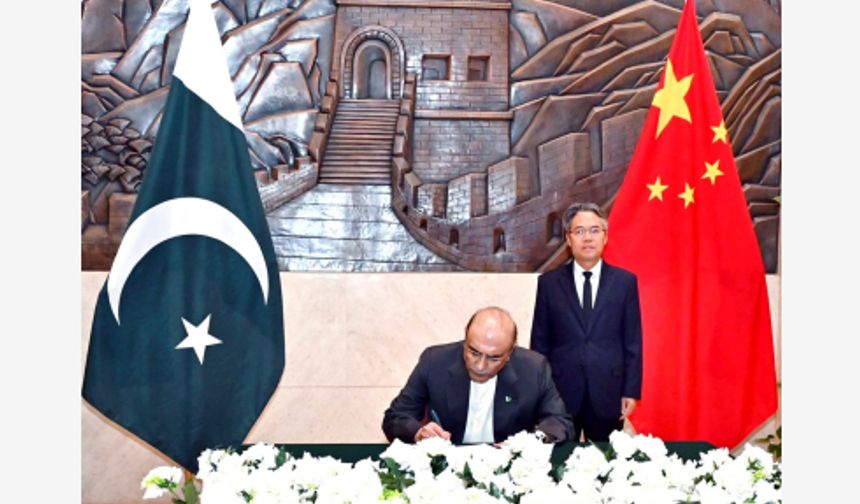 Pakistan Cumhurbaşkanı, terör saldırısında ölen Çin vatandaşları için taziyelerini iletti