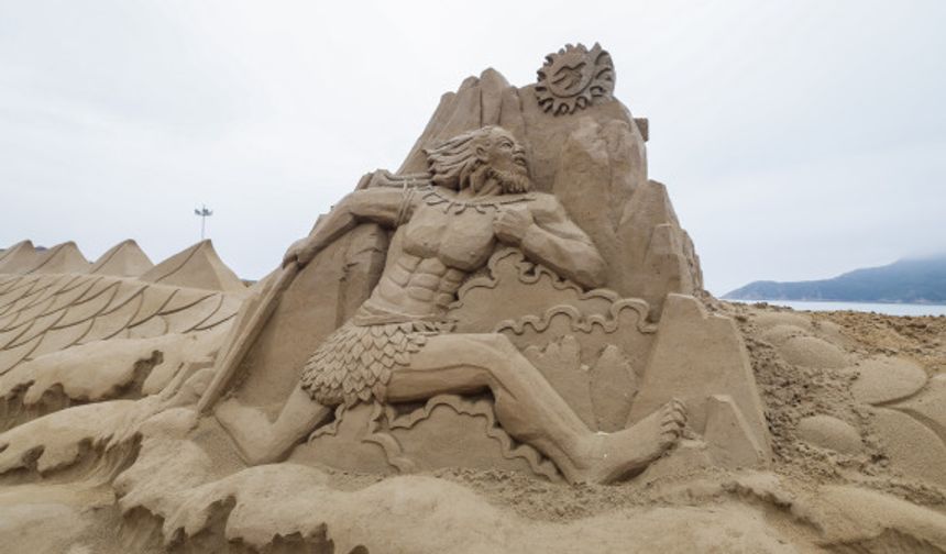 Çin'de ejderha kültüründen esinlenen kumdan heykeller festivale hazırlanıyor