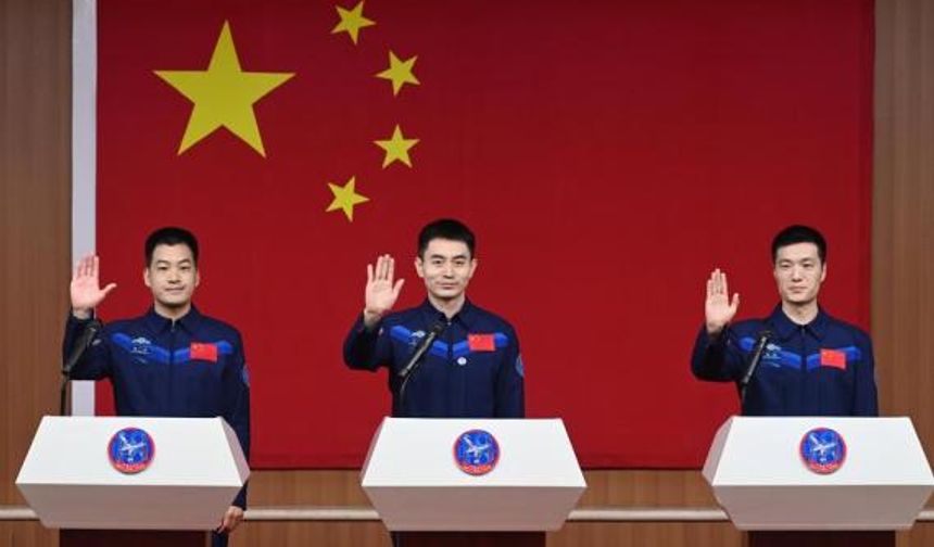 Çin'in Shenzhou-18 görevinin astronotları basınla buluştu