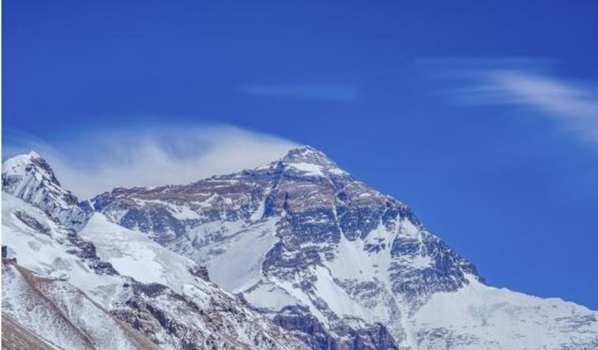 Everest Dağı'nda gelişmiş 5G baz istasyonu faaliyete geçti