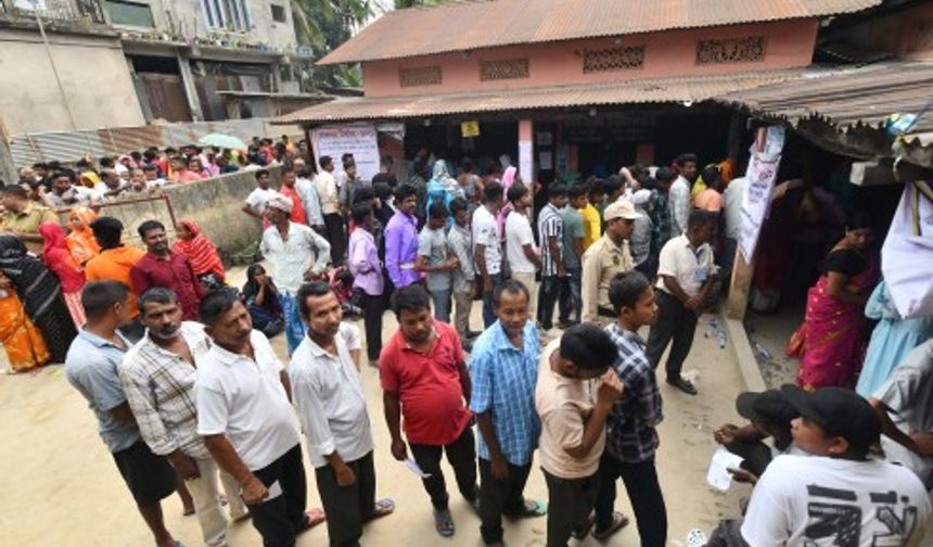 Hindistan genel seçimlerinde oy verme işlemi başladı