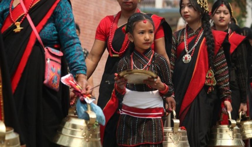 Nepal'deki Lava Jatra Festivali renkli görüntülere sahne oldu