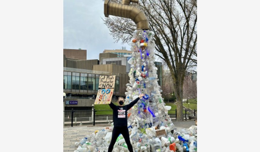 Plastik kirliliği, Kanada'daki BM toplantısında sanatsal bir çalışmayla protesto edildi
