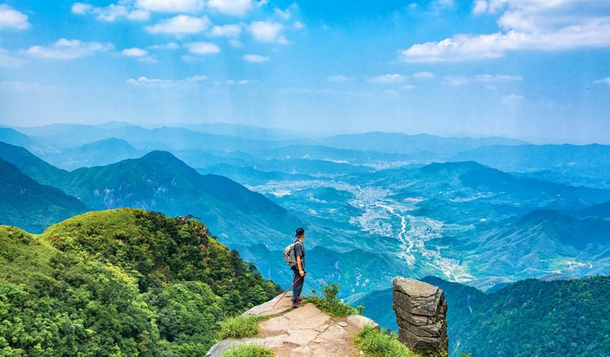 Doğu Çin'deki dağ açık hava tutkunlarının ve gençlerin ilgisini çekiyor