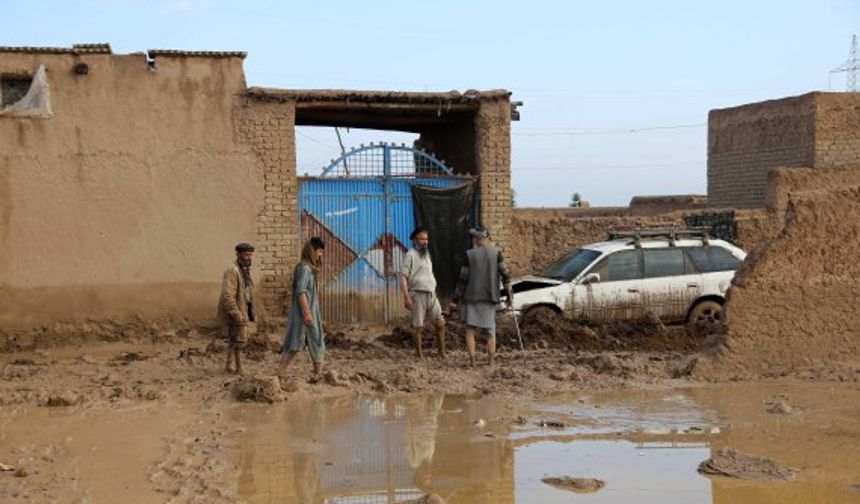 Afganistan'daki sel felaketinde ölenlerin sayısı 330'u aştı