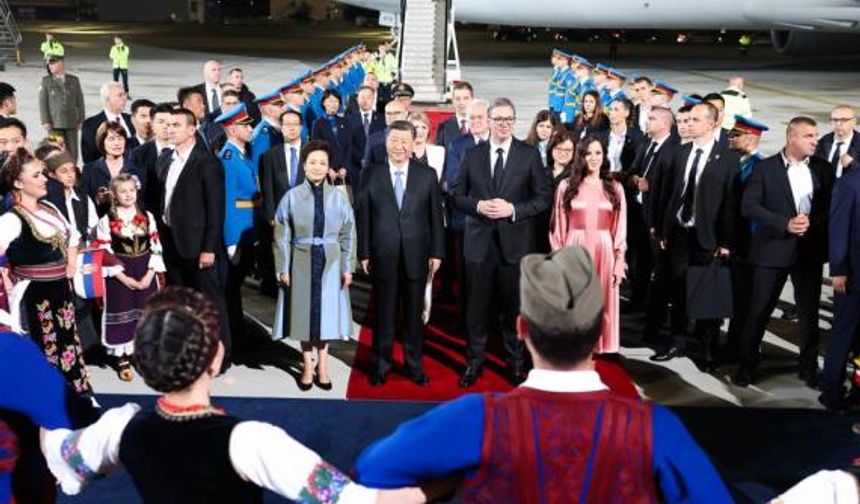 Çin Cumhurbaşkanı Xi, Sırbistan'a resmi ziyaret gerçekleştirmek üzere Belgrad'a gitti