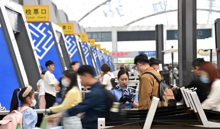 Çin'de İşçi Bayramı tatilinin ilk gününde tren seyahatlerinde rekor kırıldı