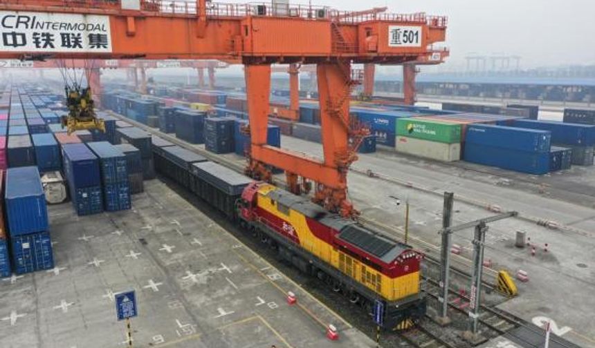 Çin'in uluslararası demiryolu-denizyolu tren hizmeti 2024'te 300.000 konteyner taşıdı