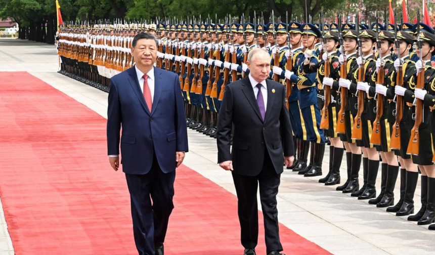 Çin Cumhurbaşkanı Xi ile Rusya Devlet Başkanı Putin'in Beijing'deki görüşmesinden kareler
