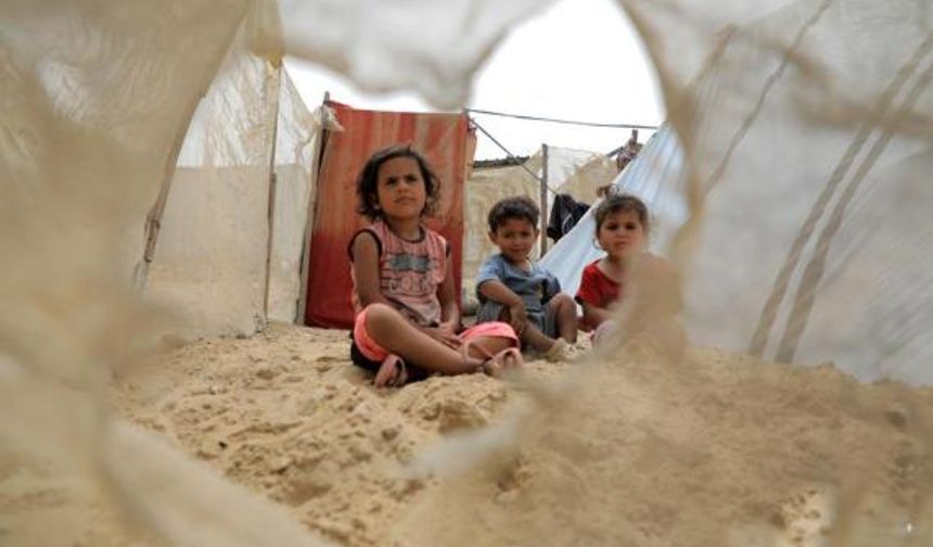 Gazze'deki Filistinliler, İsrail'in tahliye emirleriyle yerinden edilmeye devam ediyor