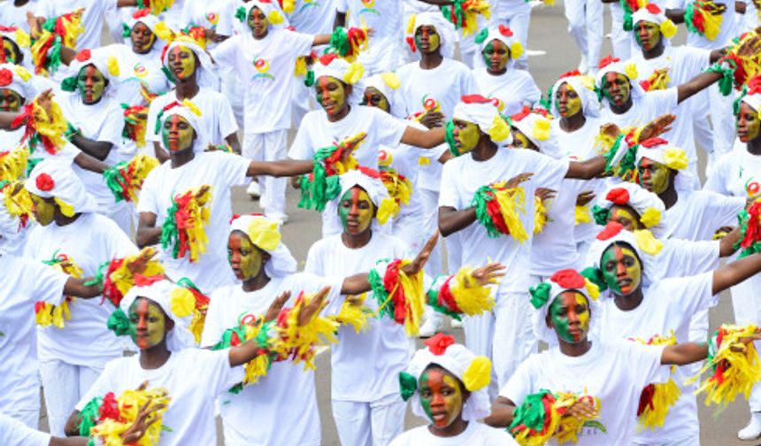Kamerun Ulusal Günü resmi geçit töreniyle kutlandı