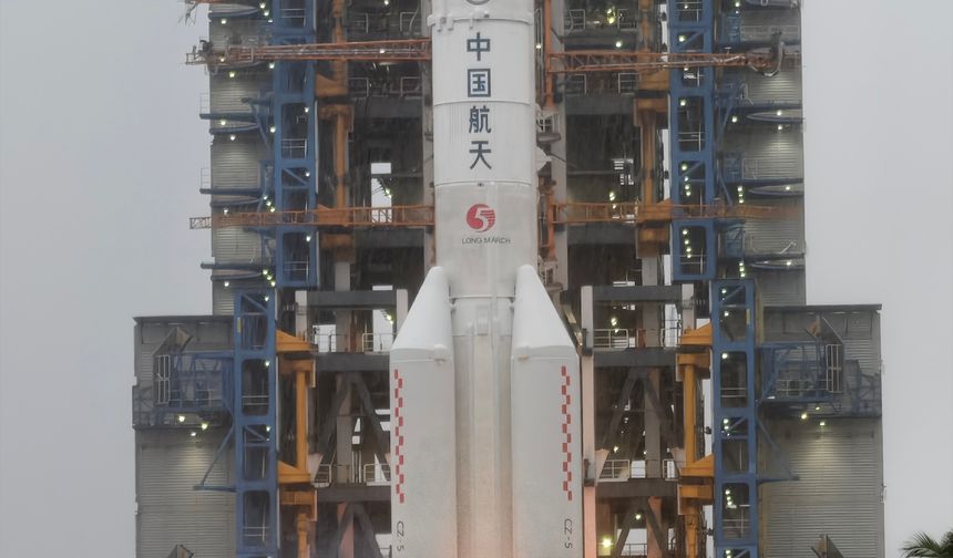 Çin'in Chang'e-6 Ay keşif aracının fırlatılma anından kareler