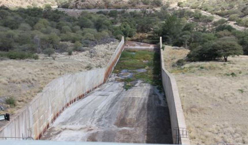 Namibya'daki barajda su seviyesi kritik seviyeye düştü