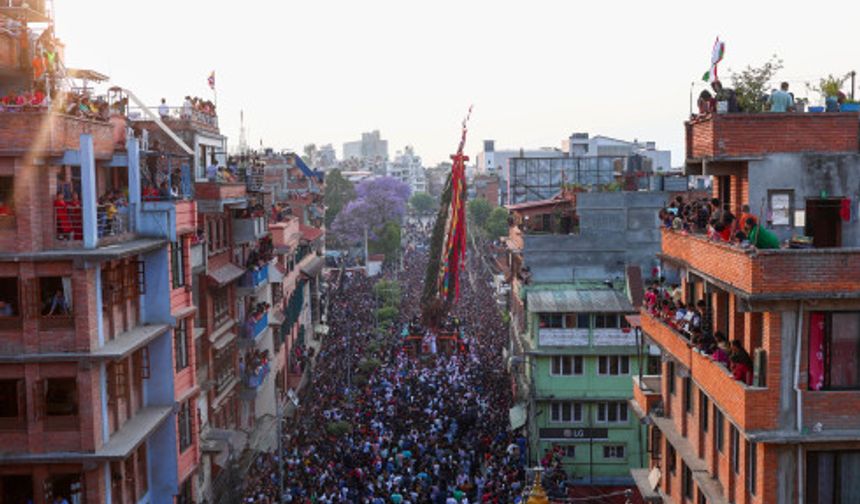 Nepalliler bereketli hasat için Rato Machindranath festivaline katıldı