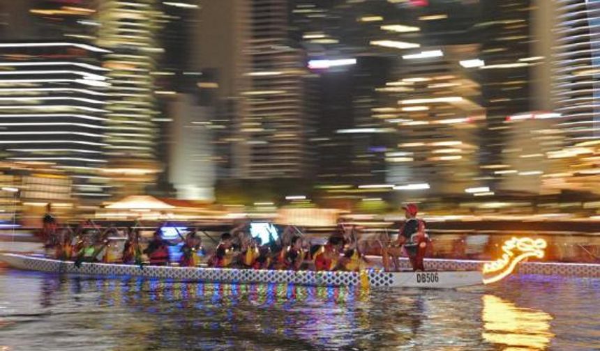 Singapur ve Malezya'da Ejderha Teknesi Festivali coşkusu