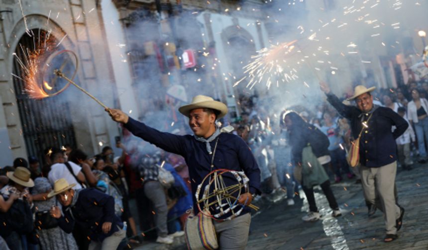 Meksika'nın yerli kültürleri Guelaguetza etkinliğiyle hatırlanıyor