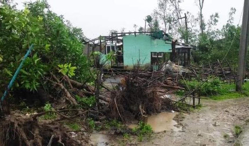 Myanmar'da iki köyü vuran kasırga 71 evde büyük hasara yol açtı