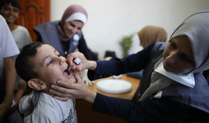 Gazze'de çocuk felci aşı kampanyasının ilk gününde 86.000 çocuk aşılandı