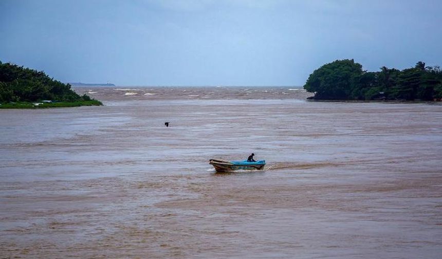 Sri Lanka'da olumsuz hava koşulları nedeniyle hayatını kaybedenlerin sayısı 334'e yükseldi