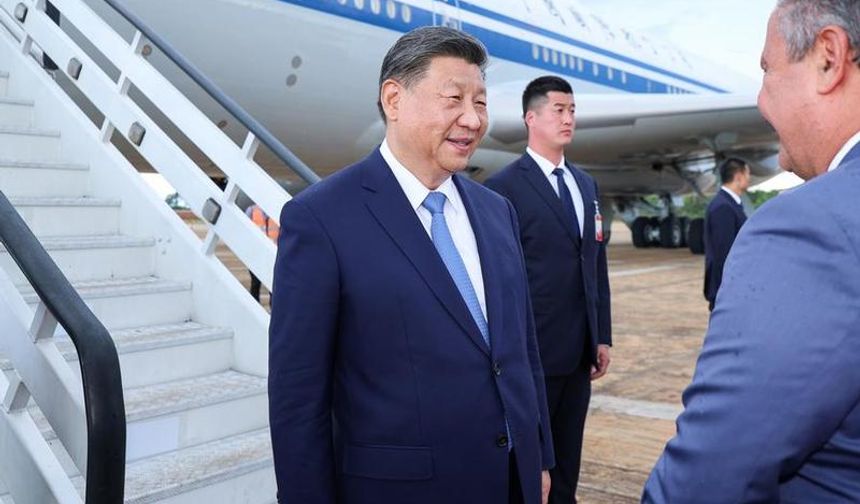 Xi, resmi ziyarette bulunmak üzere Brezilya'nın başkenti Brasilia'ya gitti