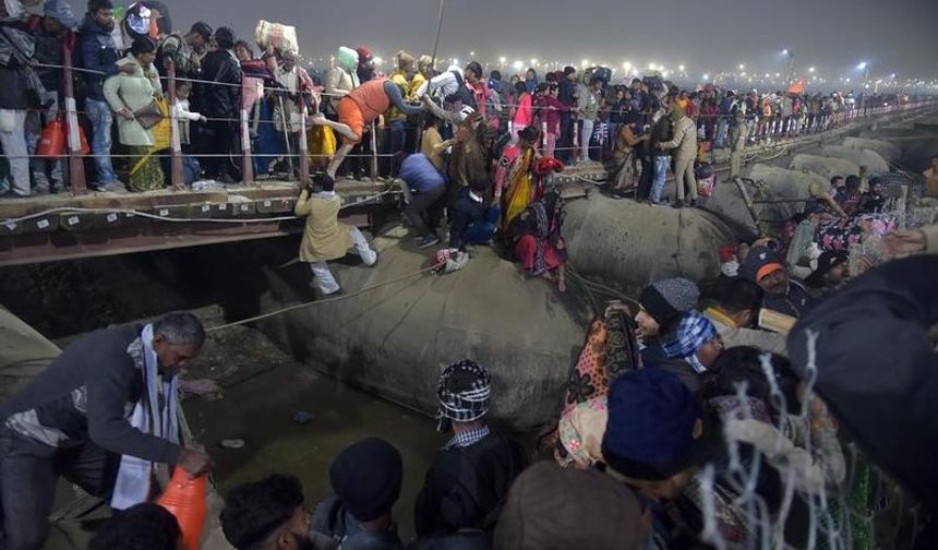 Hindistan'da düzenlenen Hindu festivalinde izdiham: Çok sayıda ölü var