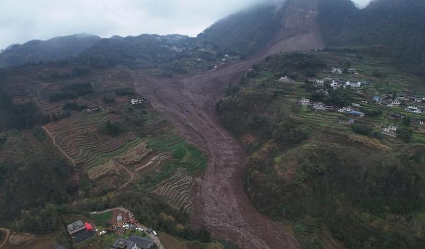 Çin-Nepal sınırındaki liman bölgesinde meydana gelen heyelan nedeniyle 17 kişiden haber alınamıyor