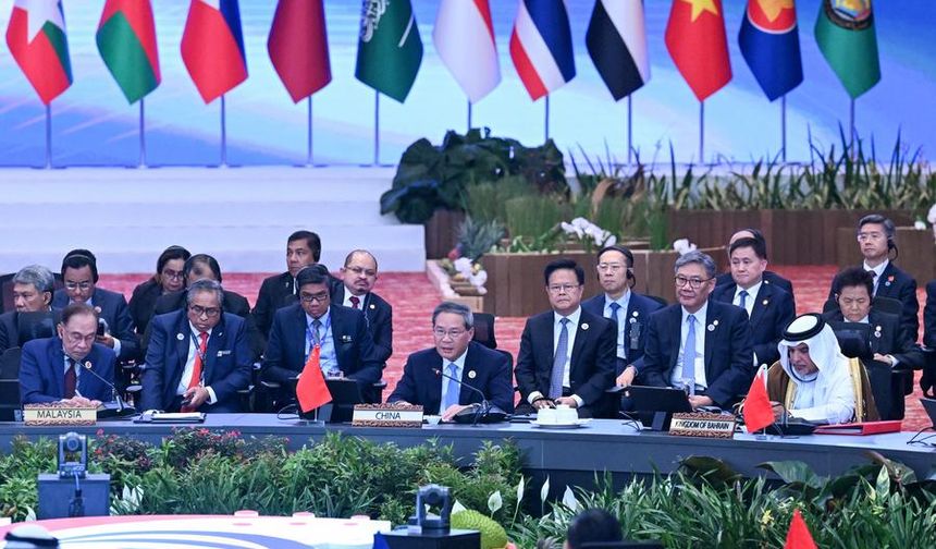 Çin Başbakanı Li: Çin, ASEAN ve KİK, açıklık ve kalkınma işbirliğinde örnek oluşturmalı