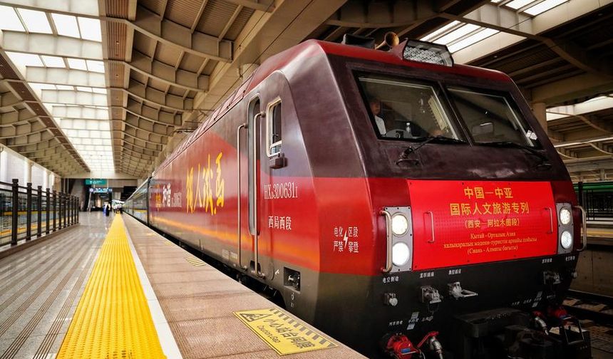 Çin ile Kazakistan arasında düzenlen turizm odaklı tren seferi bölgesel etkileşimi güçlendiriyor