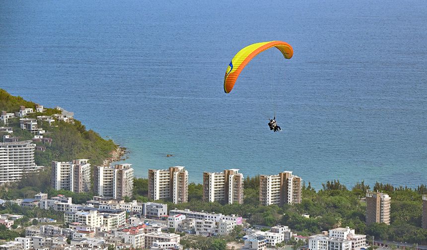 Çin'de İşçi Bayramı tatilinde Hainan eyaletine gelen turistlerin ilgi odağı alçak irtifa turizmi oldu