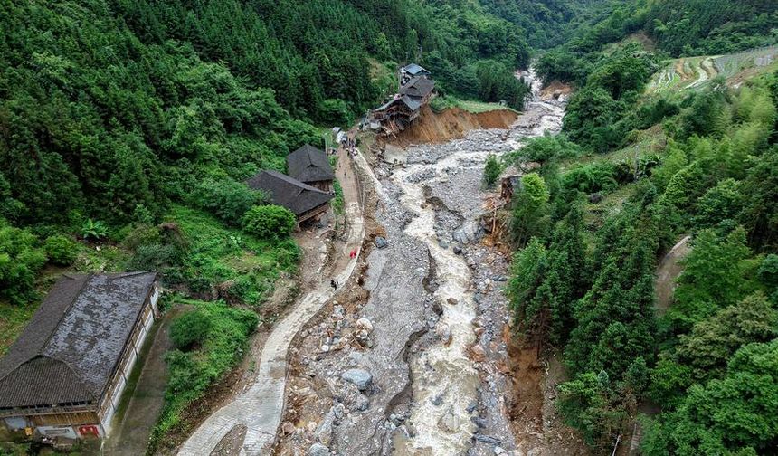 Çin'in Guangxi bölgesinde yaşanan sel sonrası kaybolan 8 kişinin cansız bedenine ulaşıldı