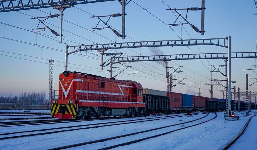 Çin'in Xinjiang Uygur Özerk Bölgesi'ndeki Horgos sınır limanından ihraç edilen araç sayısı arttı