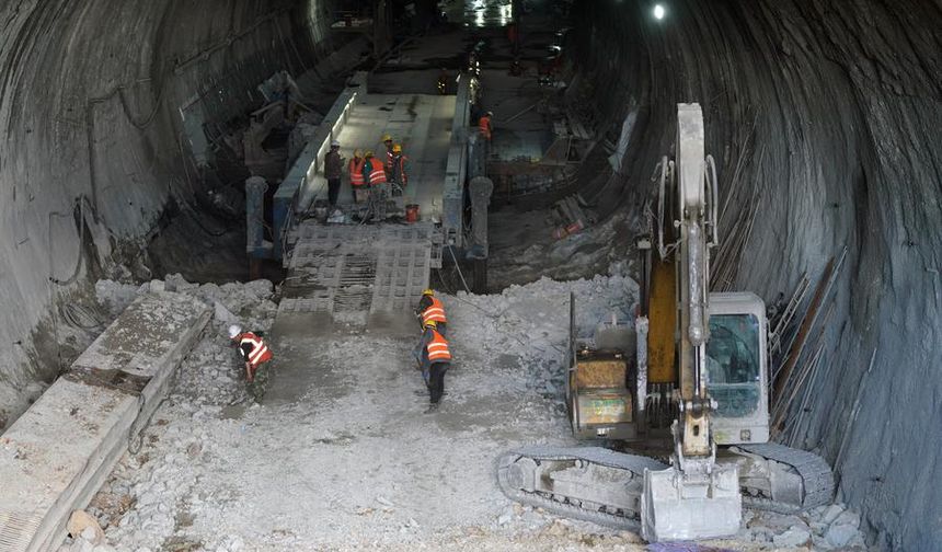 Çin'in Suifenhe kentinde Rusya sınırına bağlanan 602 metrelik demiryolu tüneli tamamlandı