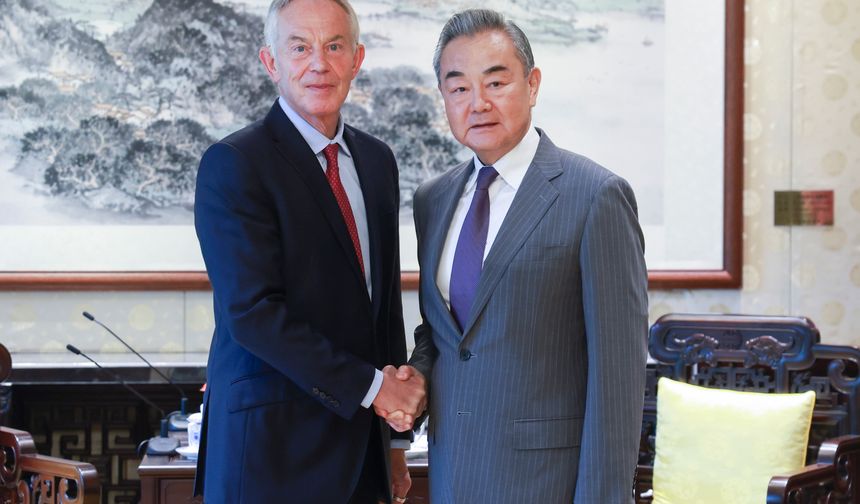 Çin Dışişleri Bakanı Wang, İngiltere eski Başbakanı Blair ile görüştü