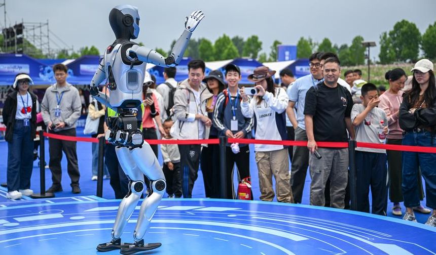 Çin'de düzenlenen Dünya Robot Karnavalı'nda robotlar birbirinden farklı hünerlerini sergiledi