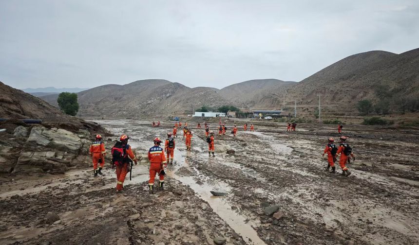 Çin'in Gansu eyaletini sel vurdu: 5 kişiden haber alınamıyor