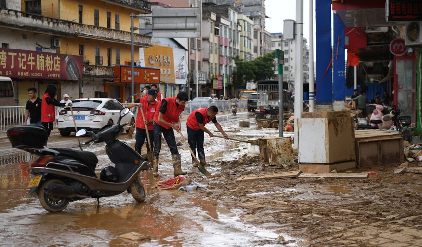 Çin'in güneyindeki Huaiji ilçesini vuran sel felaketinden 300.000 kişi olumsuz etkilendi