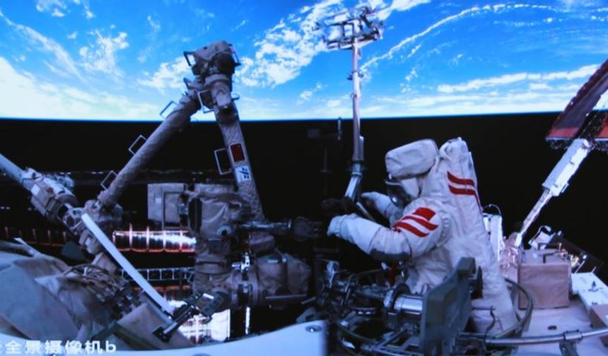Çin'in uzay istasyonundaki Shenzhou-20 mürettebatı ikinci araç dışı faaliyetlerini tamamladı